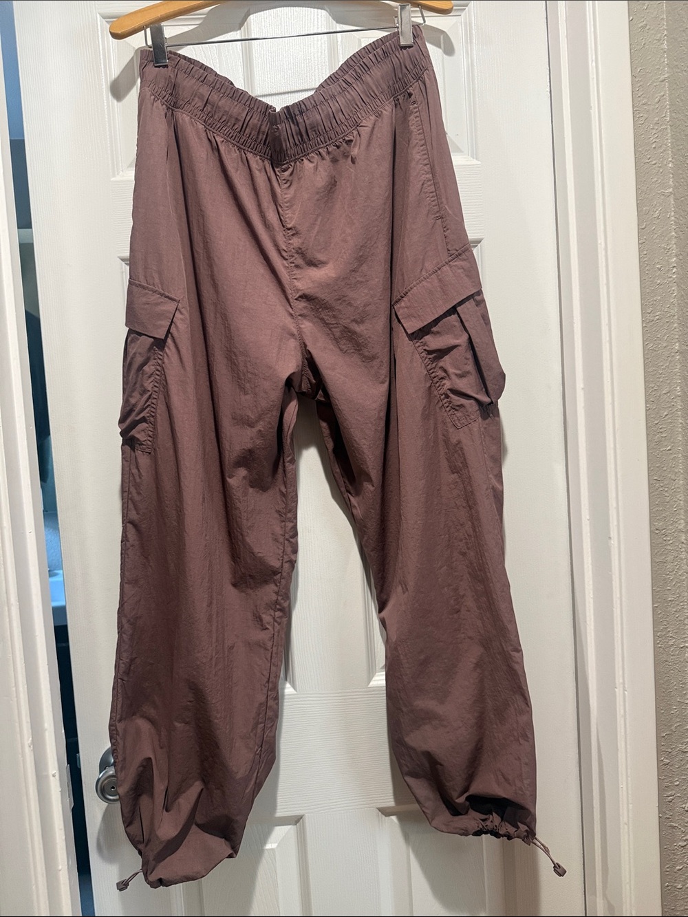 Women’s Cargo Jogger Pants in Mauve